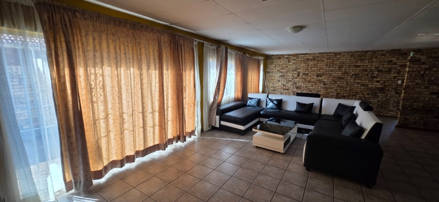 4 Bedroom Property for Sale in Kannoniers Park North West